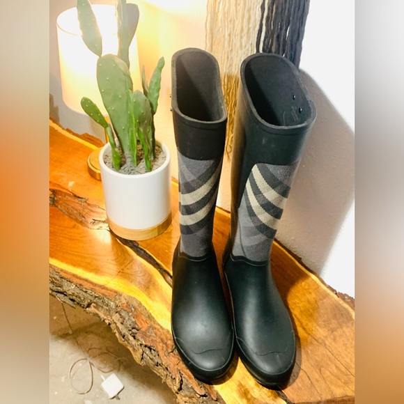 - BURBERRY CLEMENCE BOOTS, Tall Black/Grey Plaid, House Check, Rain, Desig… - Picture 4 of 5